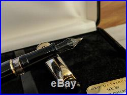 AURORA Optima Sterling Silver Ag 925 Cap & Medium 14K Gold Nib Fountain Pen