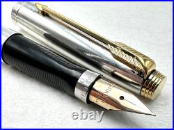 NICE VINTAGE c1970 PARKER 75 SMOOTH STERLING SILVER KEEPSAKE FOUNTAIN PEN 14K F