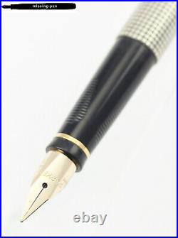 Old Parker 75 Fountain Pen in Sterling Silver with 14K M-nib / Made in France