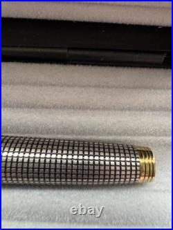 RARE PARKER 75 CISELE STERLING & 14K gold nib, FOUNTAIN PEN. Lifetime Warranty