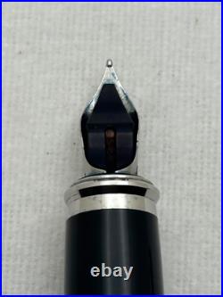 S. T Dupont Sterling Silver Fountain Pen, 14 Fine Nib-Mint